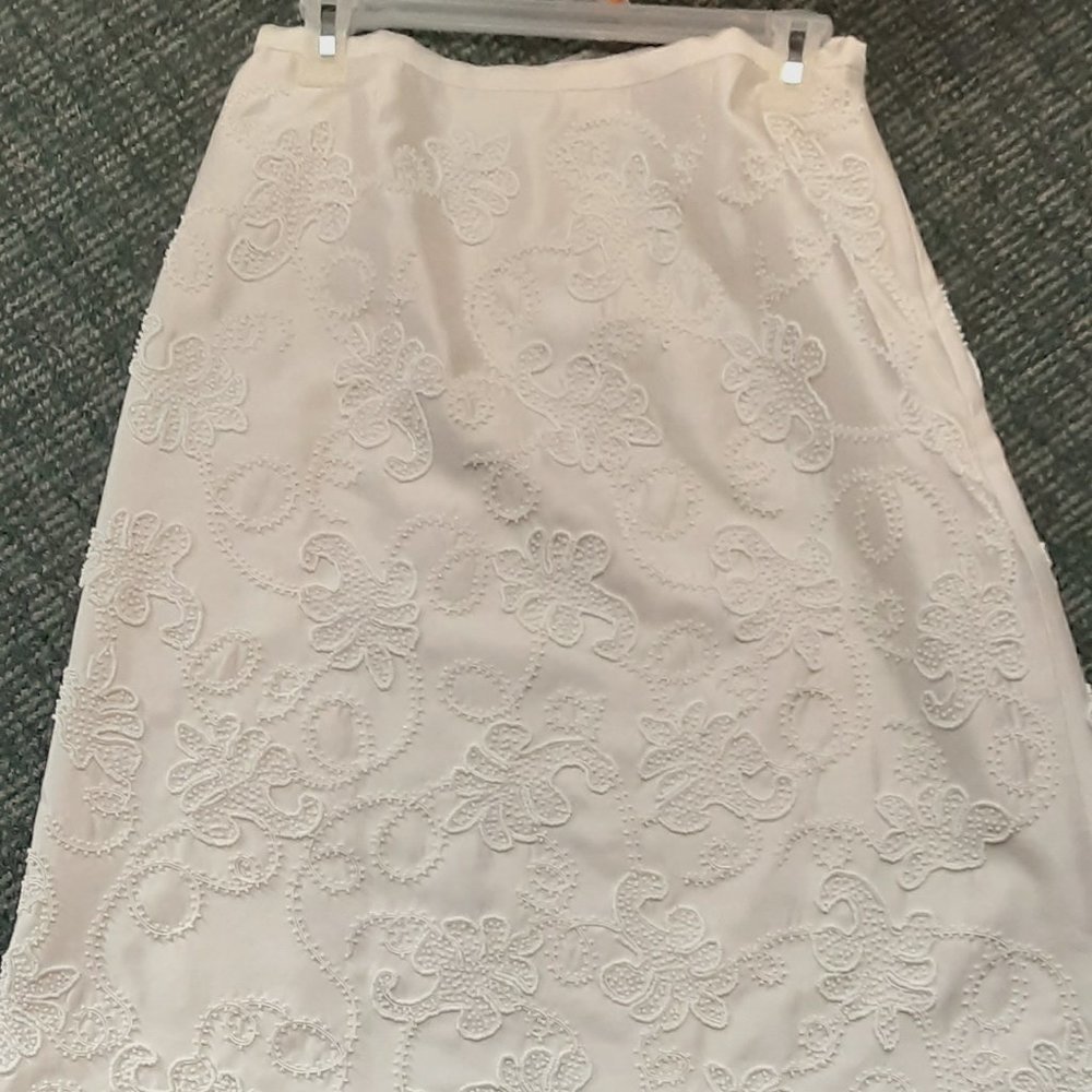 DANA BUCHMAN IVORY BEADED FLORAL DESIGN SKIRT A LINE SIZE 8